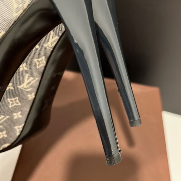 Louis Vuitton Mary Jane Pumps - Picture 9 of 11